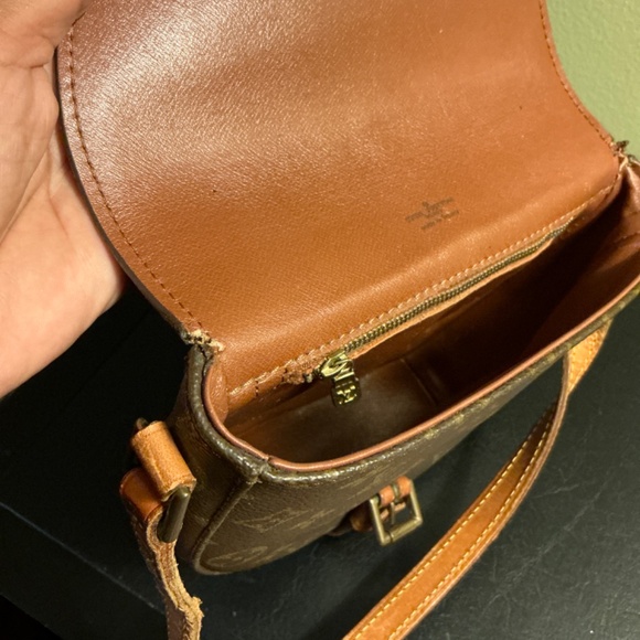 Authentic Louis Vuitton Chantilly Crossbody bag - Picture 6 of 9